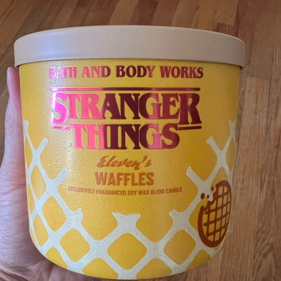 Bath & Body Works Stranger Things 3 Wick Candle ELEVENS WAFFLES 14.5 oz - Picture 1 of 5